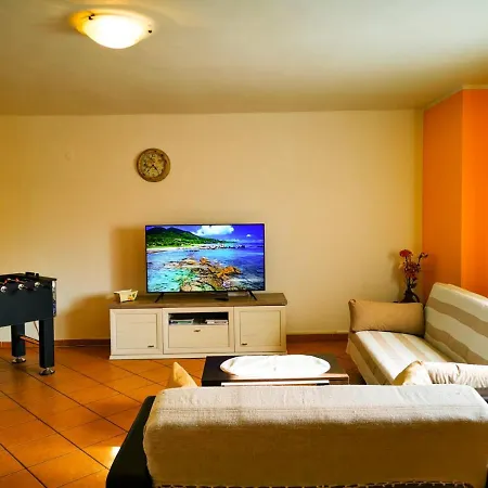 Gino Apartment *