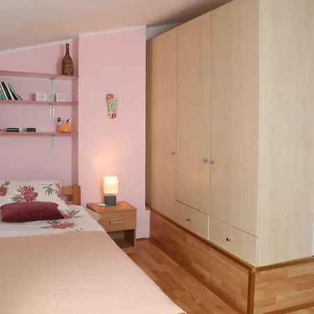 Gino Apartment *