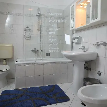Gino Apartment *